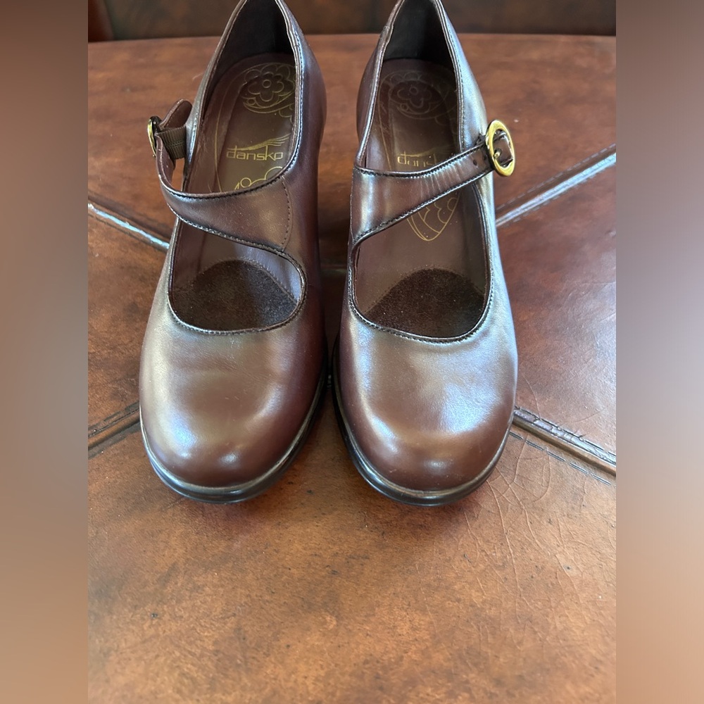 Brand new without the box Dansko size 37 Becca